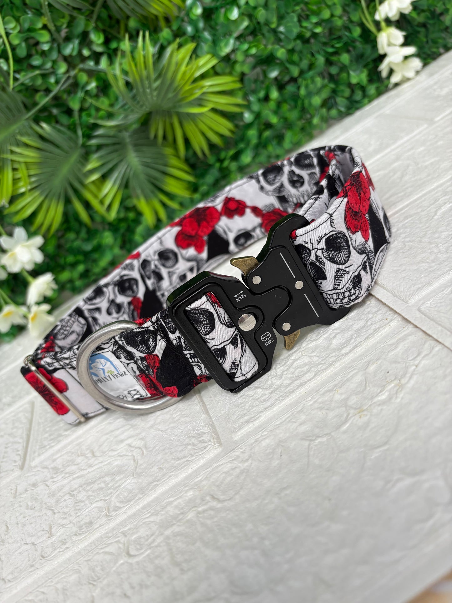 Skull & red roses