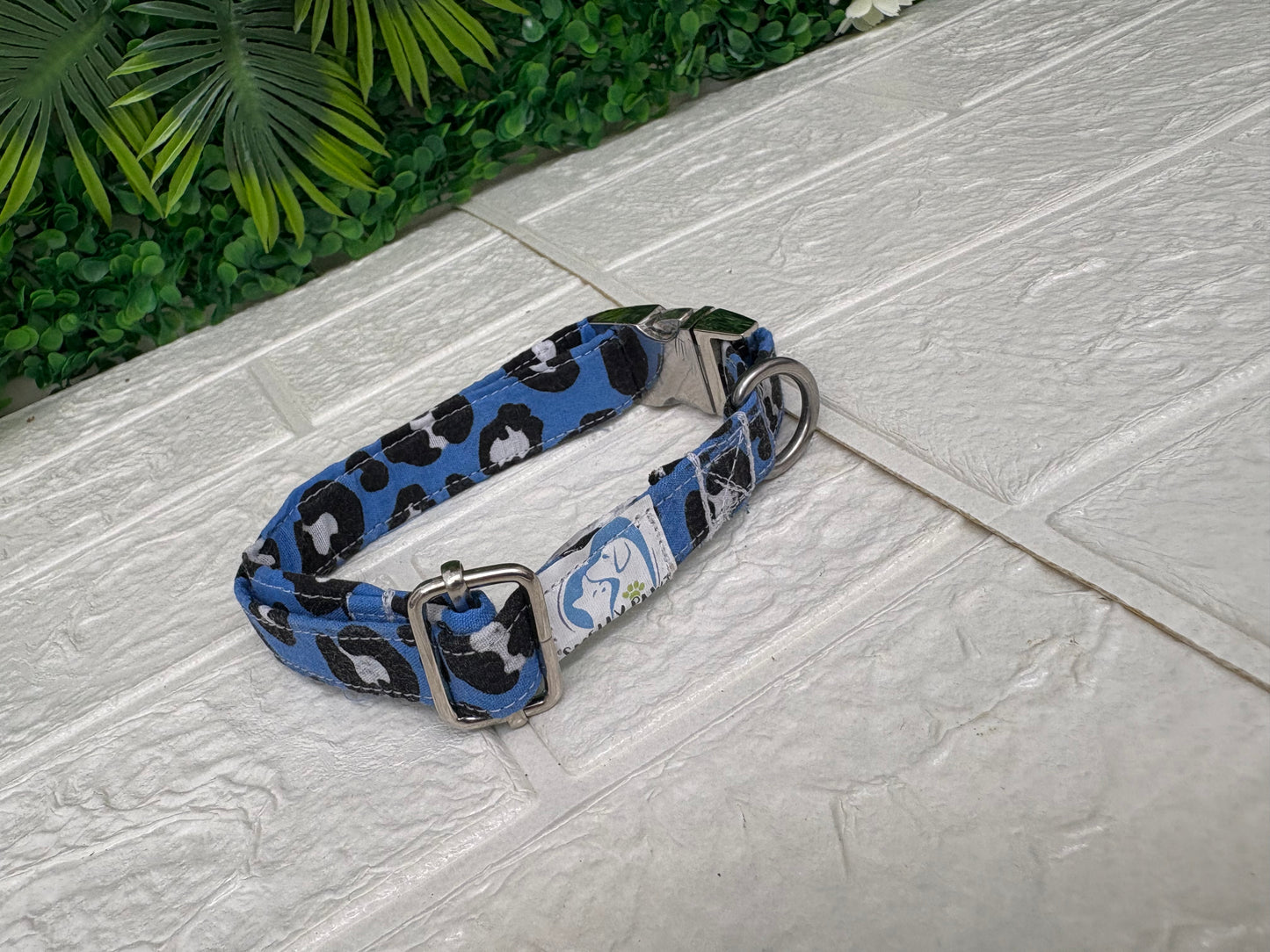 Blue leopard print