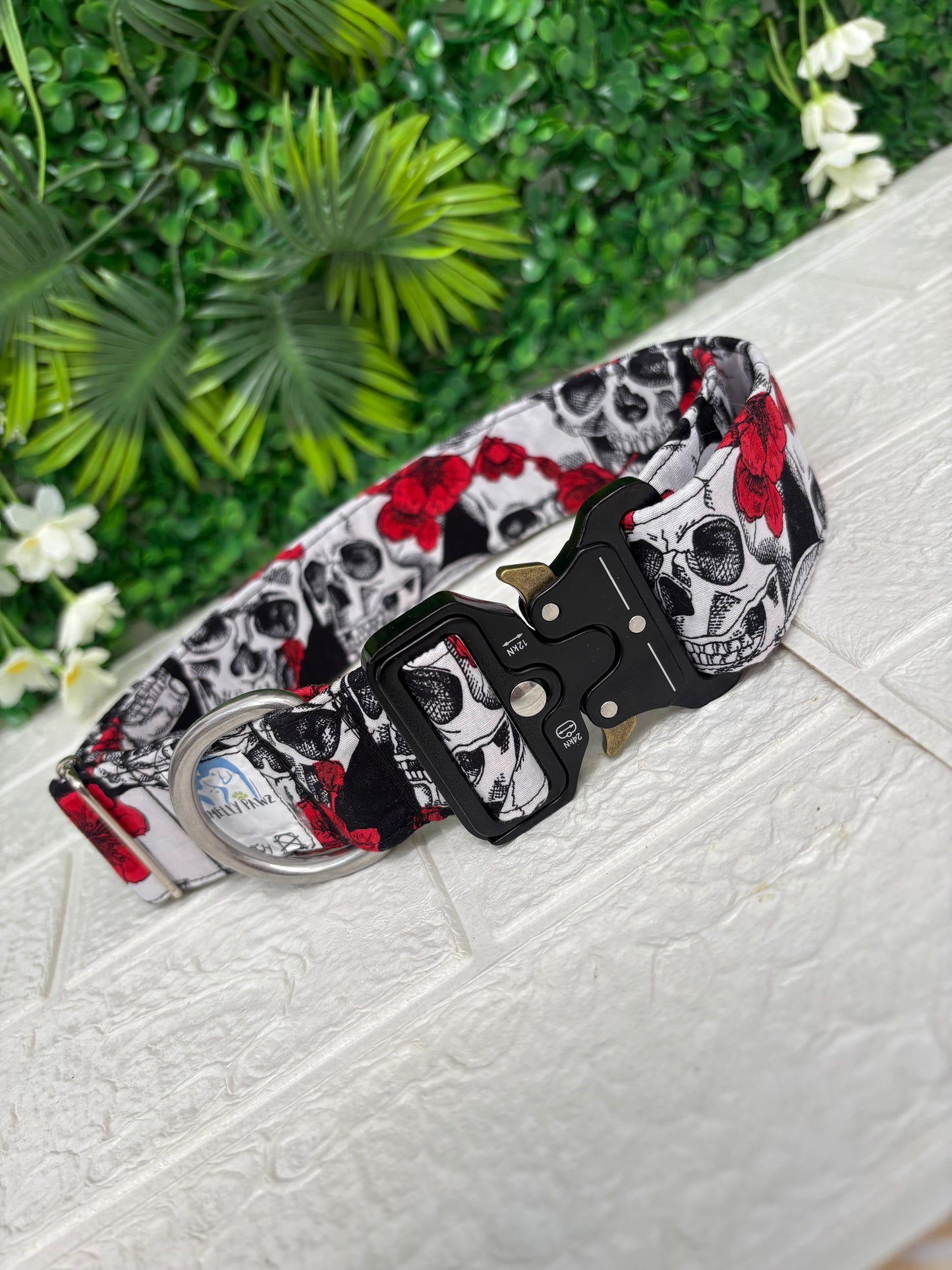 Skull & red roses
