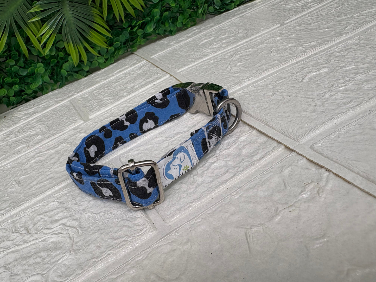 Blue leopard print