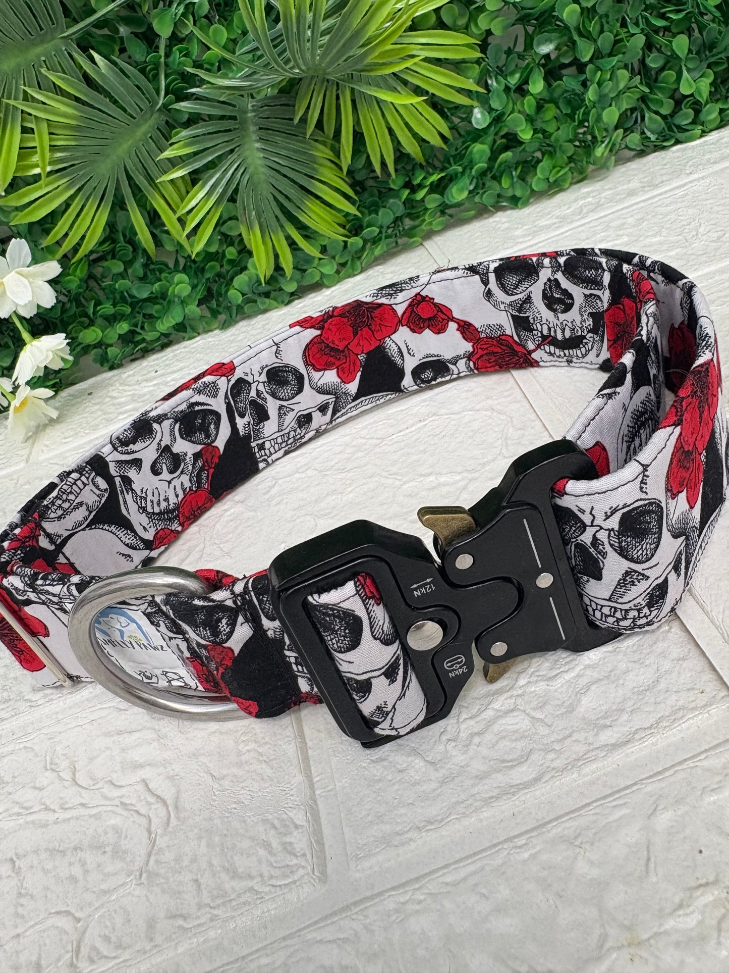 Skull & red roses