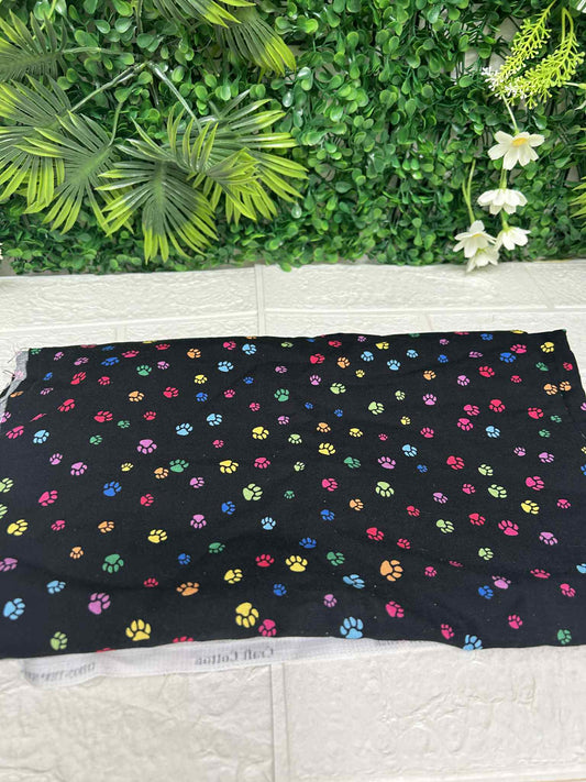 Black multicolour paws